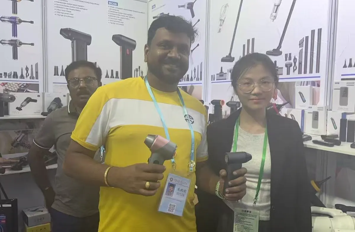 Buyer holding a DRC handheld cleaner at the trade show